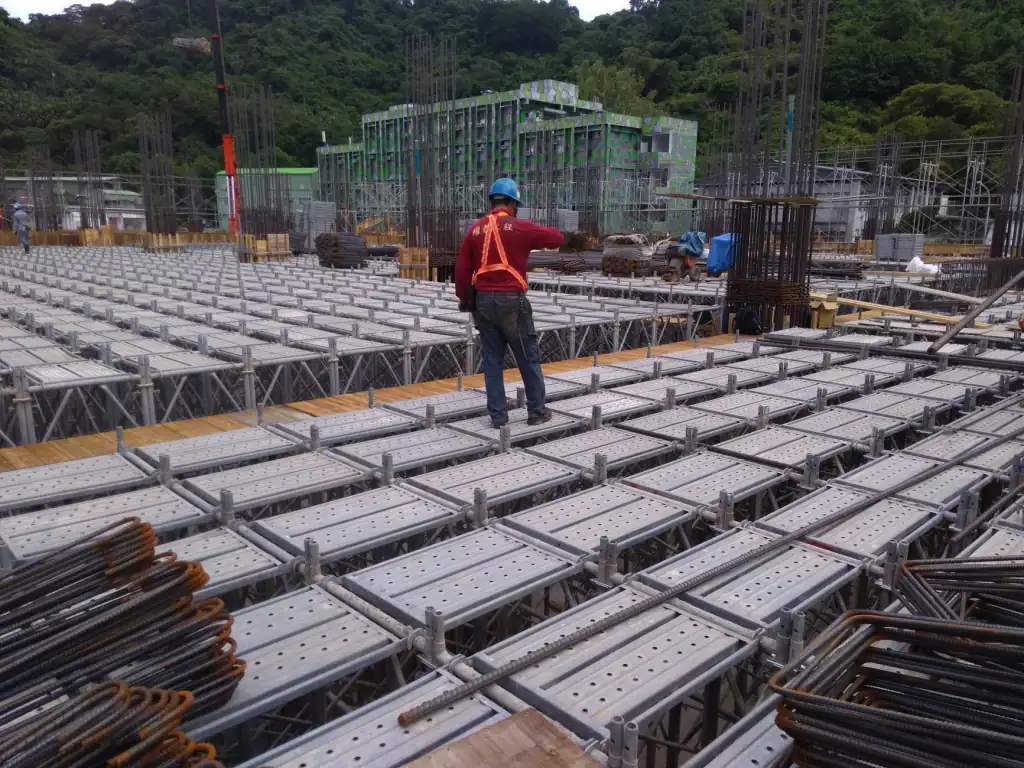 LED路灯与传统高压钠灯在城市道路照明中的能耗对比分析