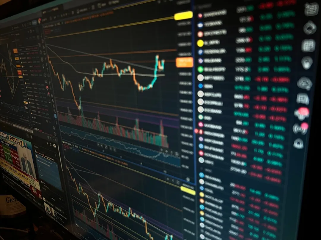 LED投光灯与工矿灯在工业厂房照明中的应用对比