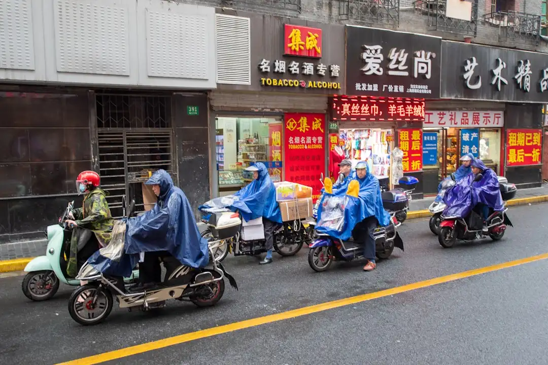 企业照明节能改造方案：LED防爆灯与普通工矿灯成本效益评估
