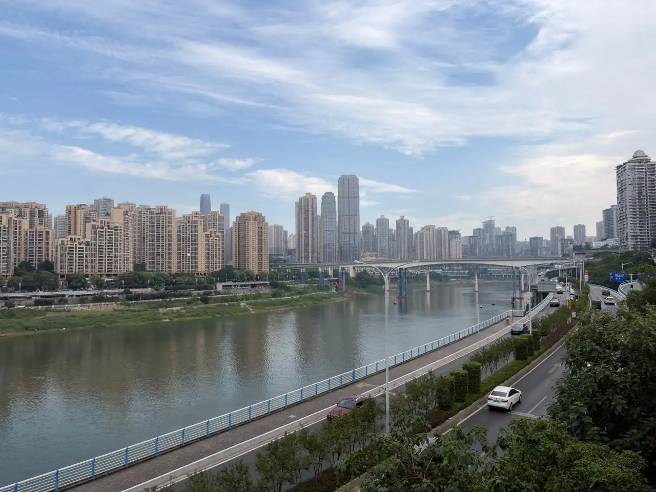 重庆道之源LED路灯与投光灯在市政工程中的节能效果对比分析